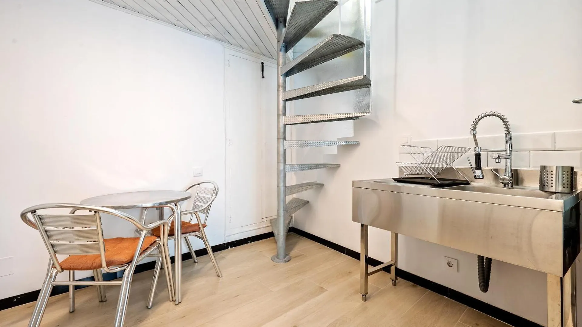 Hauzify I Novavila Centre Rooms Vilanova i la Geltrú 0*,  España